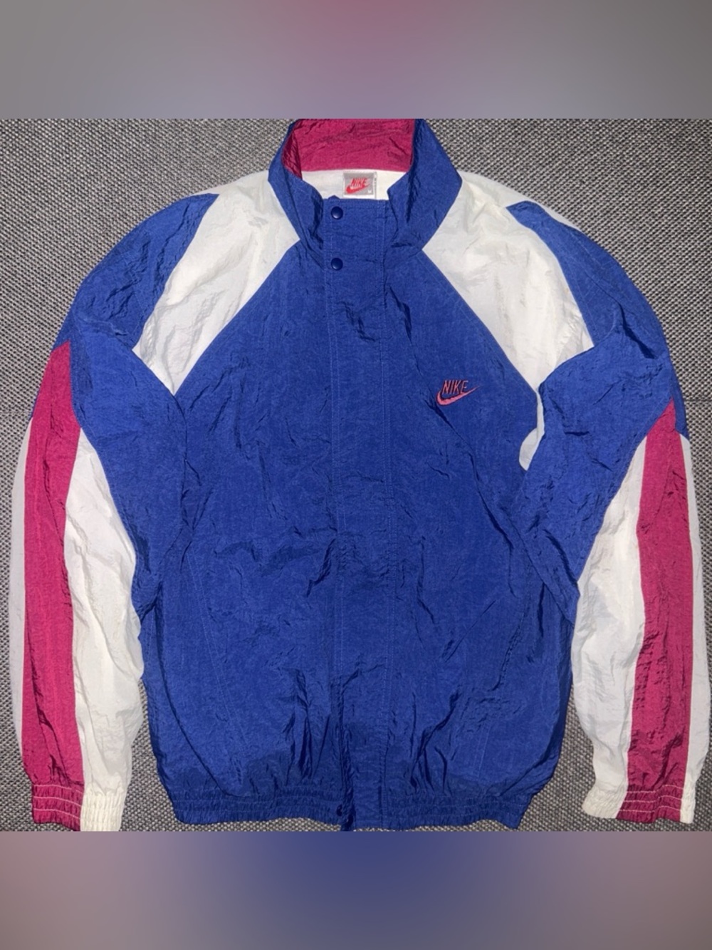 Rare 90s Nike Vintage Windbreaker Jacket in Royal Blue & Pink - Picture 2 of 4